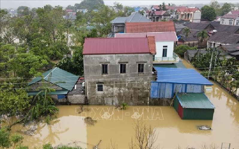 Hà Nội: Một số khu vực trên các tuyến phố, khu đô thị ngập sâu trong nước