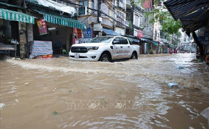 Lệnh báo động lũ trên sông Hồng lúc 10 giờ 20 phút 11-9