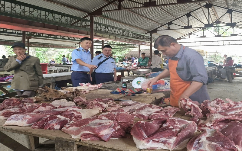 Lào Cai: Tăng cường kiểm tra, giám sát thị trường trước hậu quả của cơn bão số 3 và kiểm soát, bình ổn cung cầu, giá cả các mặt hàng thiết yếu