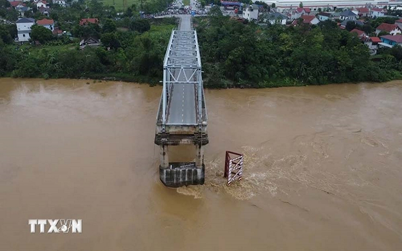 Vụ sập cầu Phong Châu: Nước sông rút dưới báo động 1, Phú Thọ triển khai tìm kiếm cứu hộ, cứu nạn