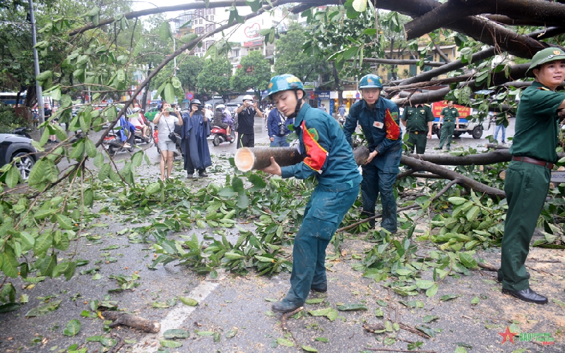 Bão số 3, mưa lũ, sạt lở đất: 345 người chết, mất tích; 168.253 ngôi nhà bị hỏng, thiệt hại