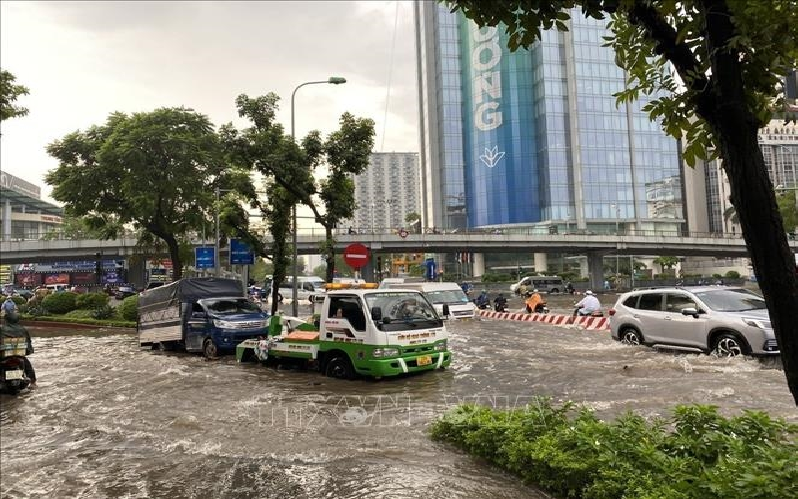 Mưa lớn đầu tuần, đường phố Hà Nội lại ngập