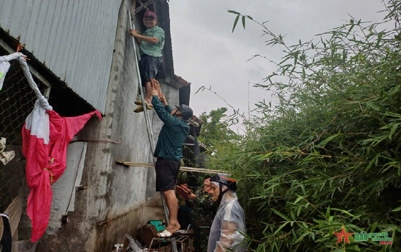 Huyện Phú Vang, tỉnh Thừa Thiên Huế: Nhiều nhà bị tốc mái do lốc xoáy