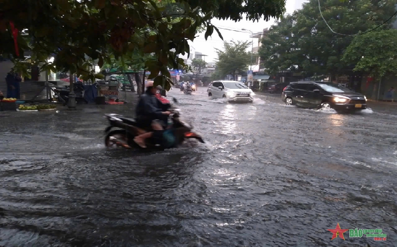 Đà Nẵng: Mưa lớn gây ngập nhiều đoạn đường, khu vực dân cư, học sinh nghỉ học từ chiều 18-9