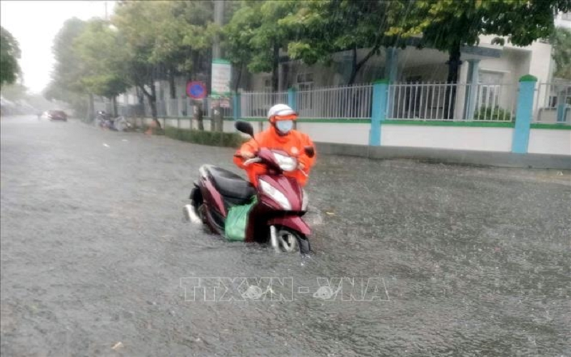 Miền Trung giảm mưa không phải là tâm bão đã đi qua, cảnh báo không chủ quan vì tin giả