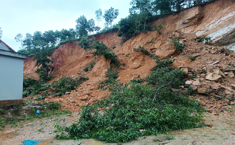 Thanh Hóa: Huyện Thạch Thành sơ tán khẩn cấp gần 50 hộ dân do sạt lở đất