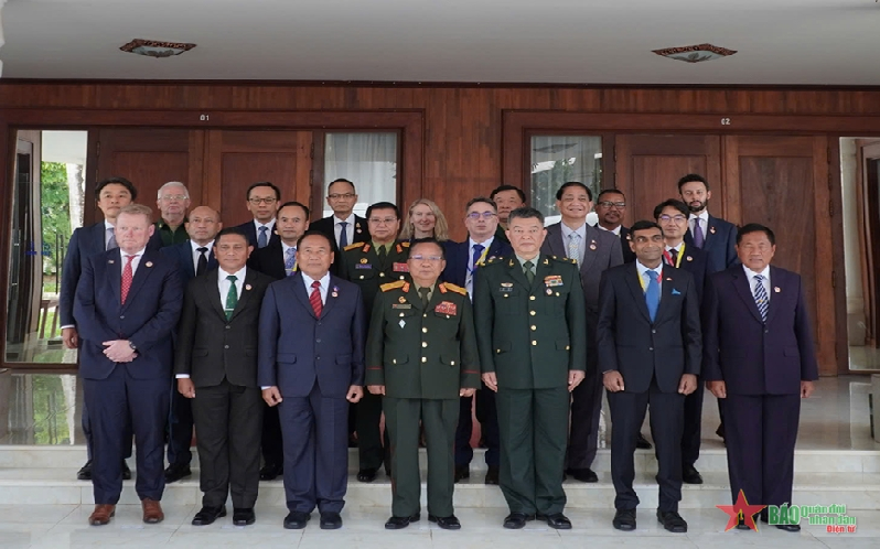 Đại tướng Chansamone Chanyalath, Phó thủ tướng, Bộ trưởng Bộ Quốc phòng Lào tiếp các trưởng đoàn ADSOM+