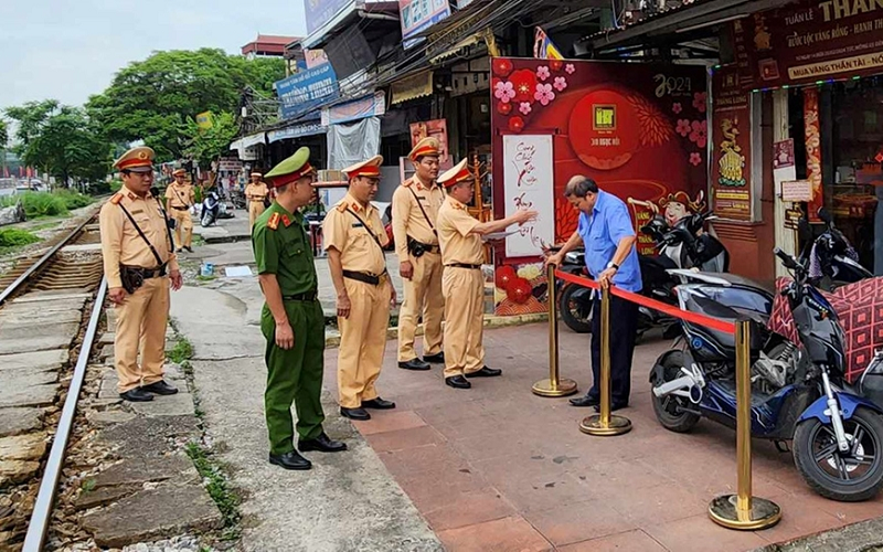 An toàn giao thông: Nâng cao ý thức của người dân trong bảo đảm an toàn giao thông đường sắt