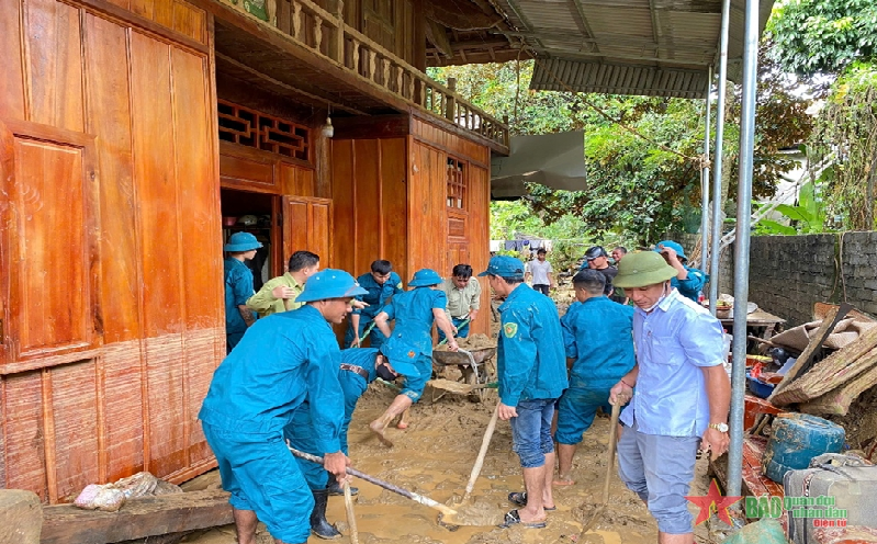 Nghệ An: Bộ đội, dân quân khắc phục hậu quả lũ quét, sạt lở đất tại huyện Tương Dương