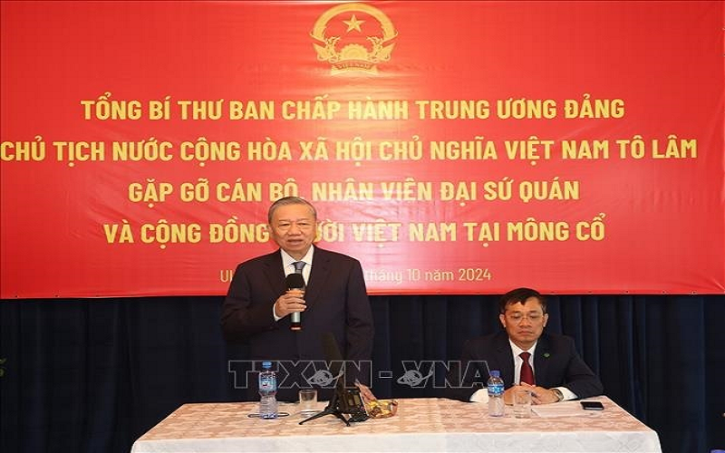 Tổng Bí thư, Chủ tịch nước Tô Lâm thăm Đại sứ quán Việt Nam và gặp gỡ cộng đồng người Việt tại Mông Cổ