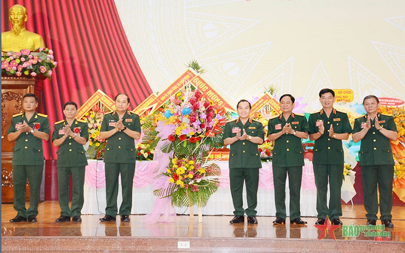 Thượng tướng Phùng Sĩ Tấn dự, chỉ đạo Đại hội Thi đua Quyết thắng Trường Sĩ quan Lục quân 2