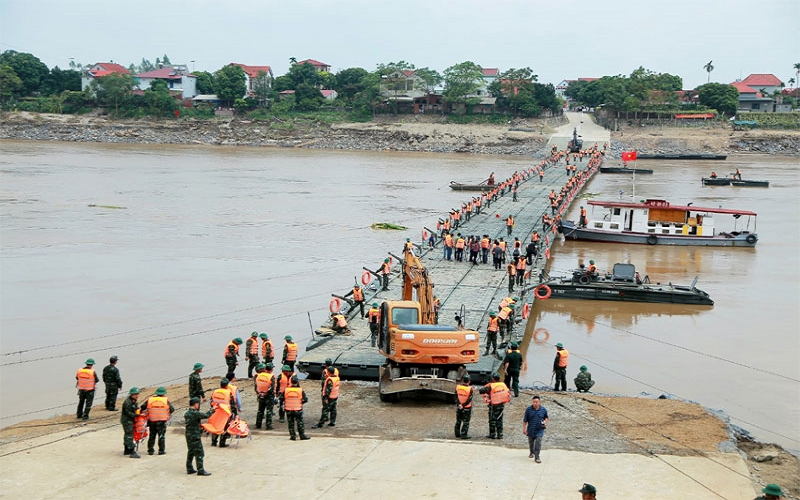 Mực nước sông Hồng đảm bảo tái lắp, thông cầu phao Phong Châu