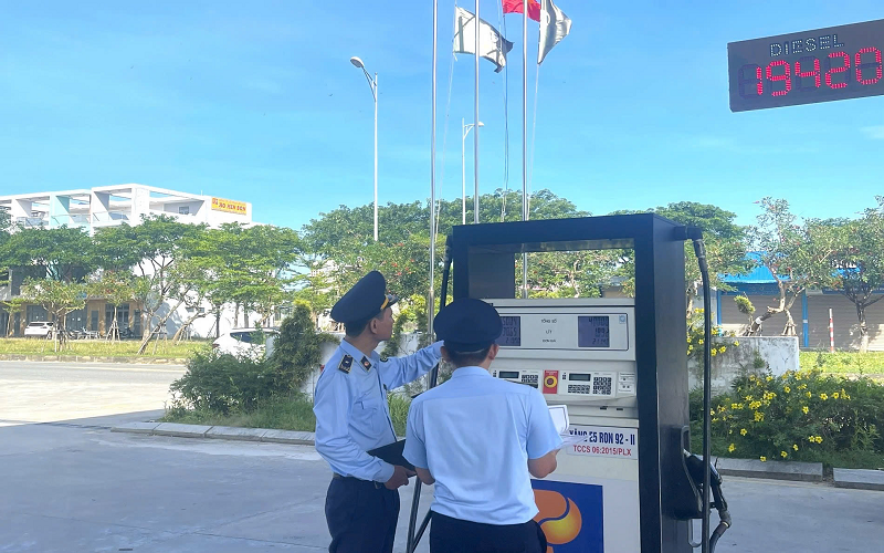 Cục QLTT thành phố Đà Nẵng xử phạt hơn 72 triệu đồng đối với 04 thương nhân kinh doanh xăng dầu