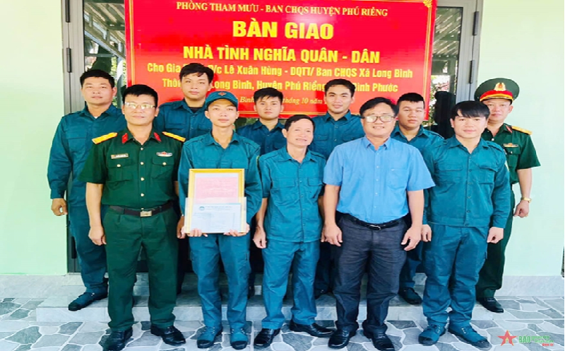 Bình Phước bàn giao nhà “Tình nghĩa quân- dân”