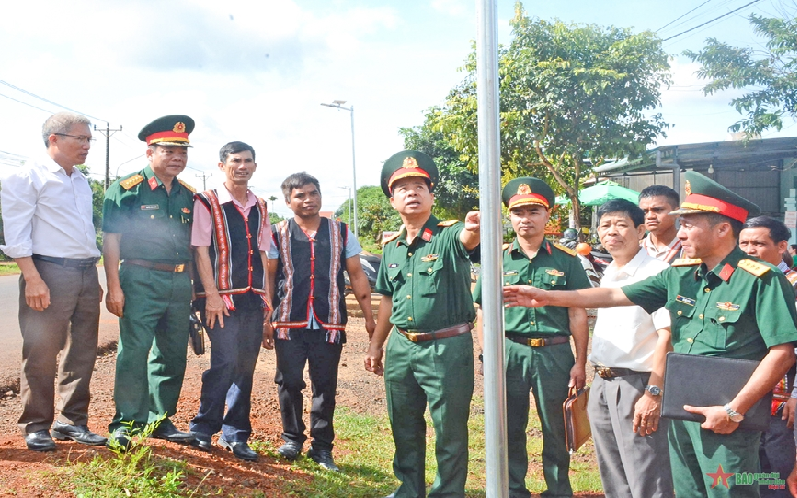 Binh đoàn 15: Khánh thành, bàn giao 2 công trình “Sao sáng buôn làng” tại huyện biên giới Chư Prông