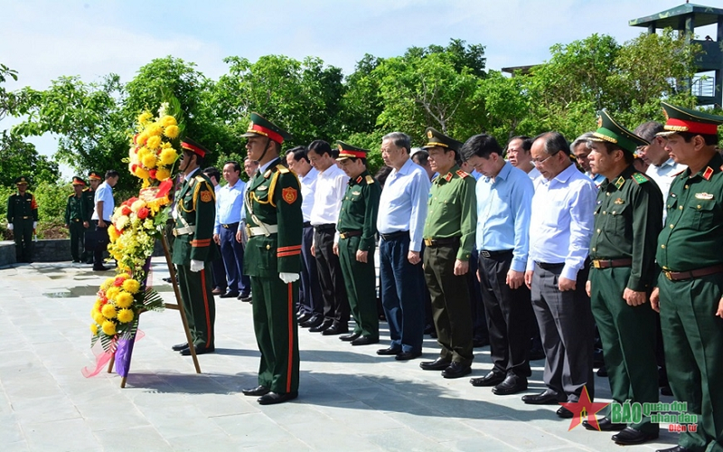 Tổng Bí thư, Chủ tịch nước Tô Lâm thăm, làm việc tại huyện đảo Cồn Cỏ (Quảng Trị)