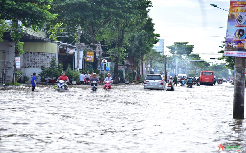 Triều cường tiếp tục vượt báo động 3 tại Cần Thơ