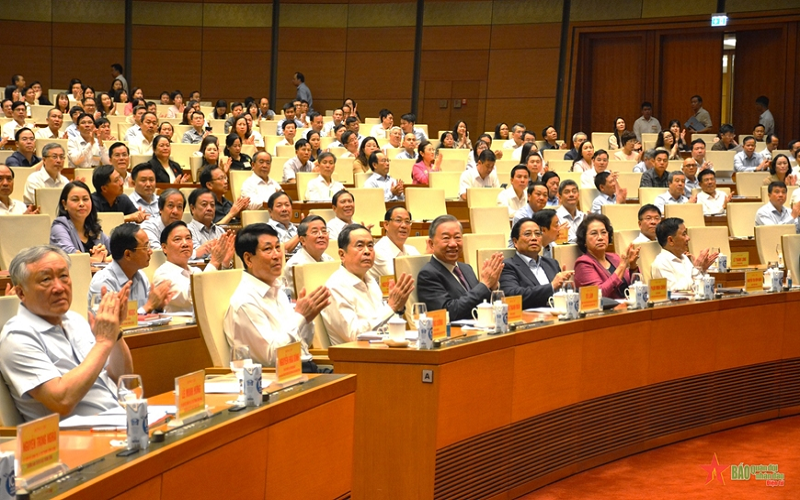 Hội nghị toàn quốc quán triệt, triển khai thực hiện Nghị quyết Hội nghị lần thứ mười Ban Chấp hành Trung ương Đảng khóa XIII