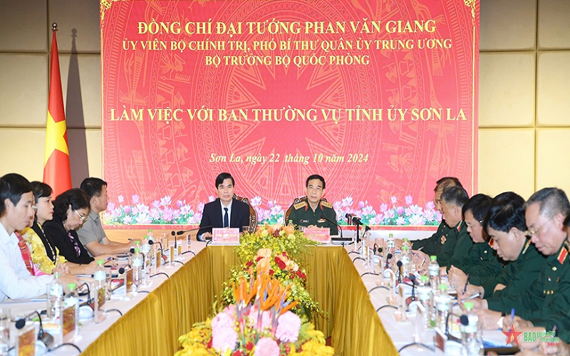 Đại tướng Phan Văn Giang làm việc với Ban Thường vụ Tỉnh ủy Sơn La