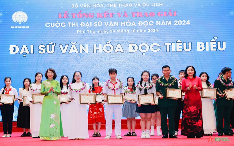 Trao giải Cuộc thi Đại sứ Văn hóa đọc năm 2024