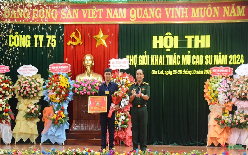 Công ty 75 (Binh đoàn 15) tôn vinh những người thợ giỏi