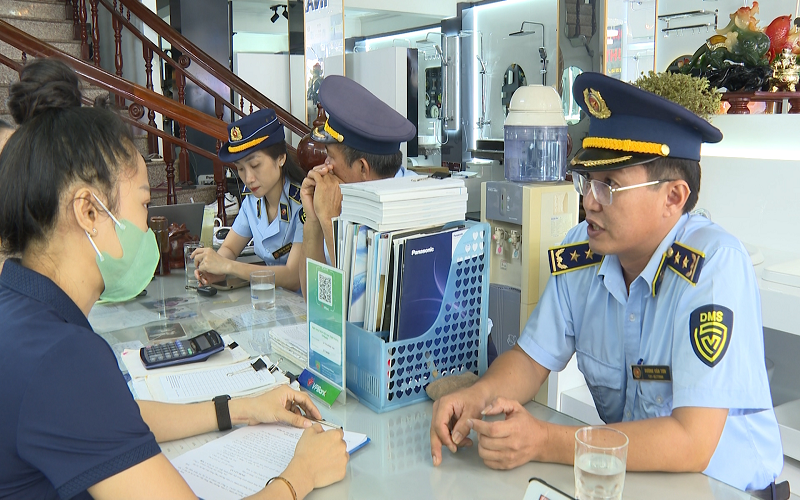 Quảng Bình: Đội QLTT số 1 tăng cường kiểm tra, xử lý vi phạm trong lĩnh vực thương mại điện tử