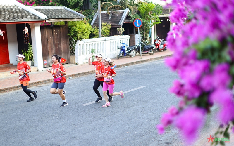 5.000 vận động viên tranh tài chặng 1 Giải marathon 3 nước Đông Dương 2024