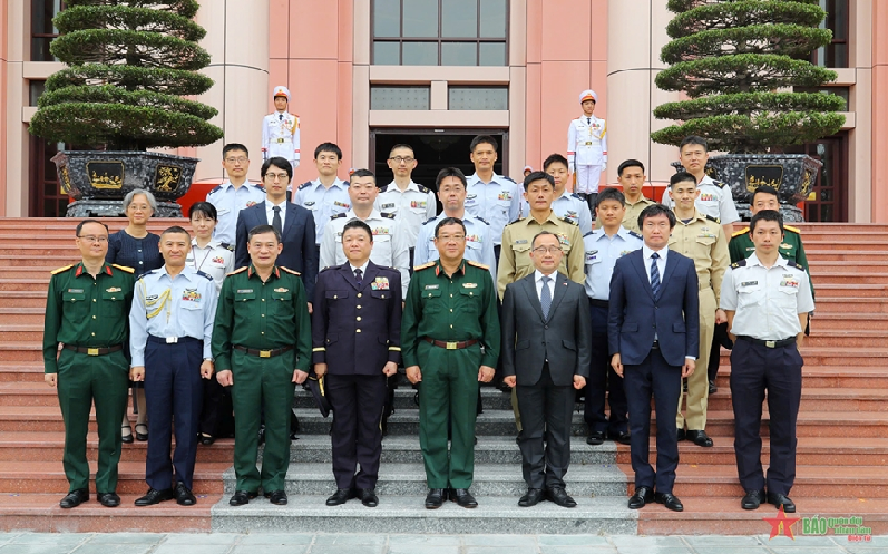 Thượng tướng Phạm Hoài Nam tiếp đoàn cán bộ, sĩ quan Nhật Bản