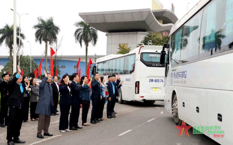 Hà Nội sẽ hỗ trợ vé xe 5.000 công nhân lao động về quê đón Tết Nguyên đán 2025