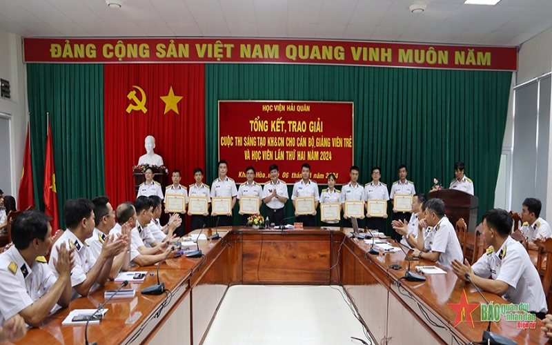 Học viện Hải quân trao giải cuộc thi sáng tạo khoa học và công nghệ lần thứ hai