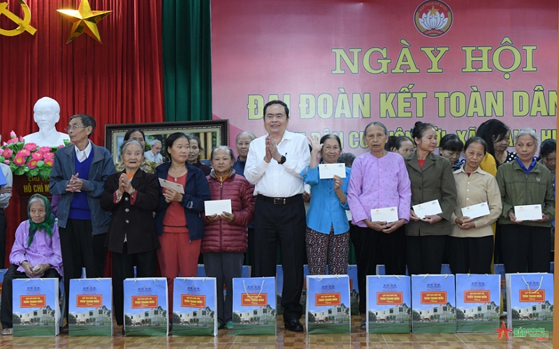 Chủ tịch Quốc hội Trần Thanh Mẫn dự Ngày hội Đại đoàn kết toàn dân tộc tại thôn Lời, Hà Nam