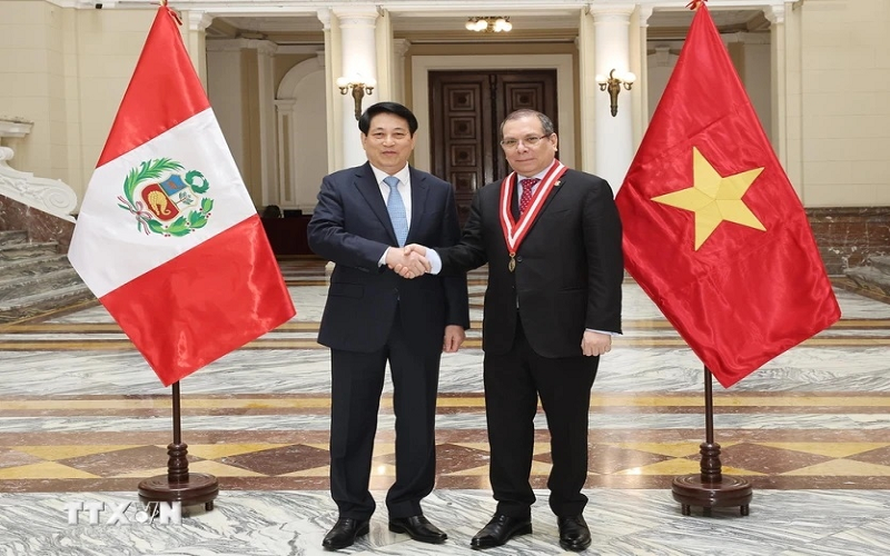 Chủ tịch nước Lương Cường hội kiến Chánh án Tòa án Tối cao Peru Javier Arévalo Vela