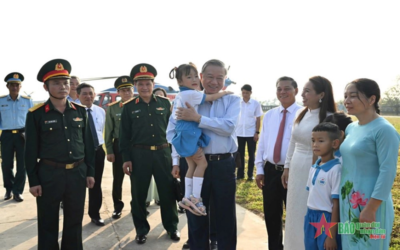 Tổng Bí thư Tô Lâm thăm, làm việc tại huyện đảo Bạch Long Vĩ (TP Hải Phòng)