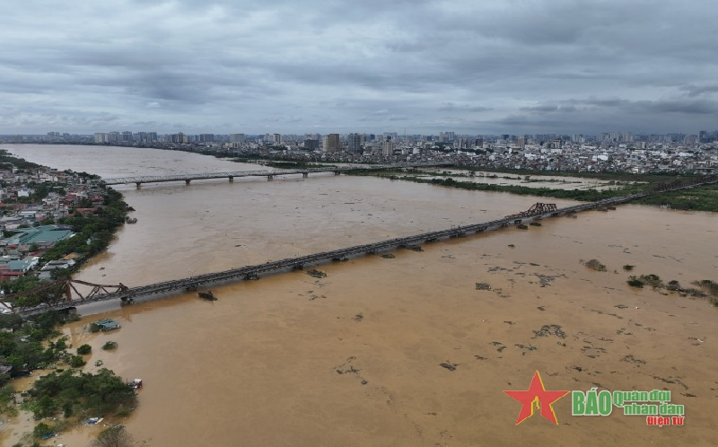 Quản lý, bảo vệ đê điều: Những bài học từ trận lũ lịch sử