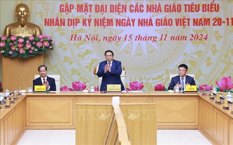 Thủ tướng Phạm Minh Chính gặp đại diện các nhà giáo tiêu biểu