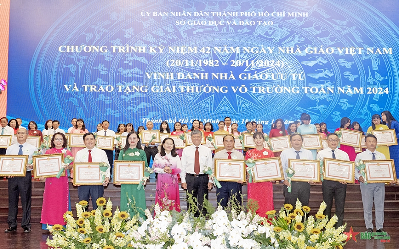 TP Hồ Chí Minh trao Giải thưởng Võ Trường Toản tặng 50 cán bộ, giáo viên