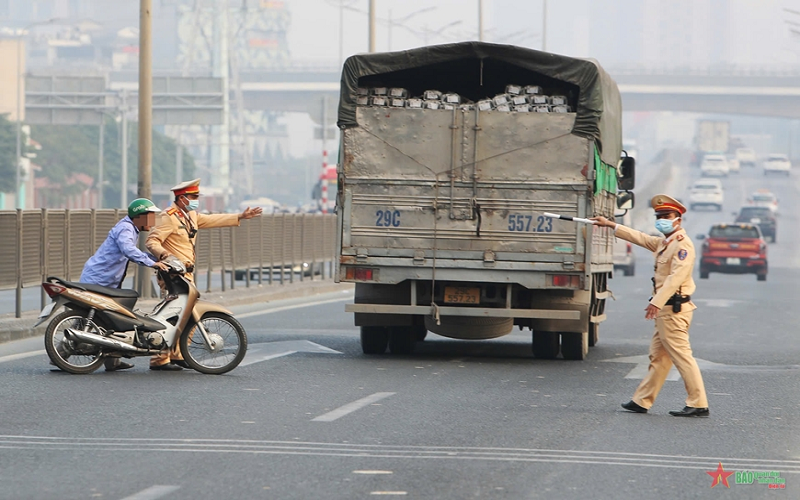 Hà Nội: Xử lý nghiêm người đi xe máy vào đường Vành đai 3 trên cao