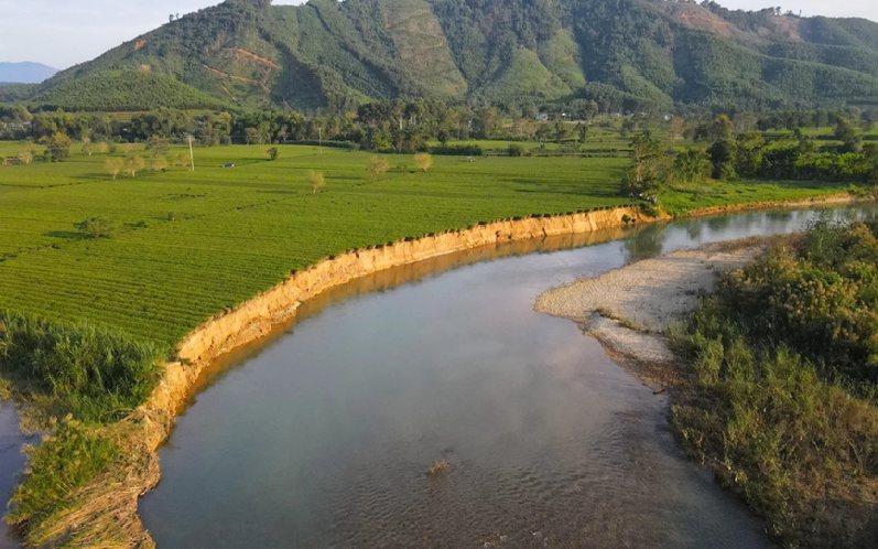 Bờ sông Ngàn Phố (Hà Tĩnh) sạt lở nghiêm trọng