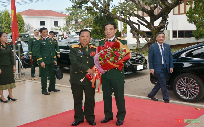 Đại tướng Phan Văn Giang hội kiến Phó thủ tướng, Bộ trưởng Bộ Quốc phòng Lào