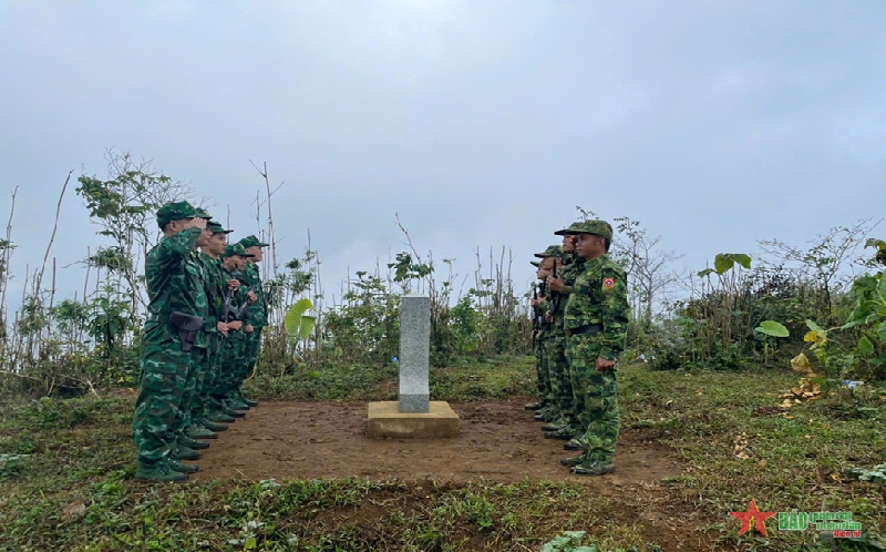 Đồn Biên phòng Trung Lý phối hợp tuần tra song phương