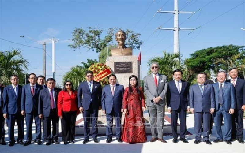 Thủ tướng Phạm Minh Chính dự Lễ khánh thành tôn tạo tượng đài Chủ tịch Hồ Chí Minh ở thủ đô của Dominica