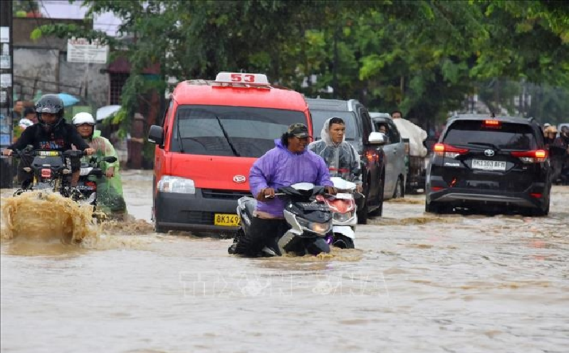 Lũ lụt và lở đất gây thiệt hại nặng nề ở Indonesia