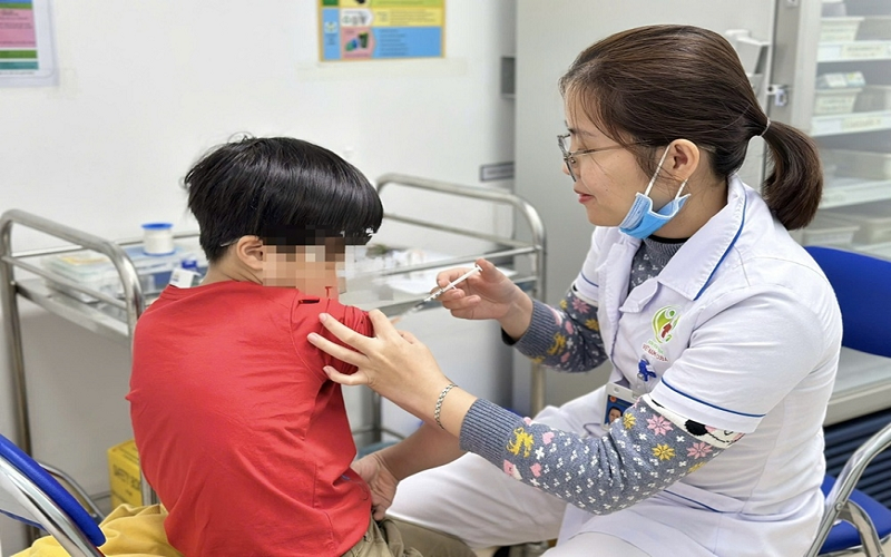 Tiếp tục triển khai tiêm vaccine phòng bệnh sởi cho trẻ từ 1 đến 5 tuổi