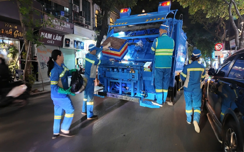 Hà Nội: Urenco triển khai hiệu quả bước đầu mô hình thu gom rác trực tiếp