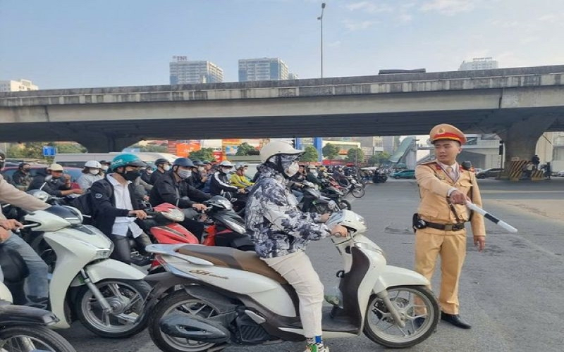 Nâng mức phạt ô tô, xe máy vượt đèn đỏ từ 1-1-2025