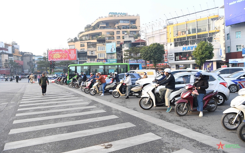 Tình hình giao thông Thủ đô bước đầu đi vào nền nếp