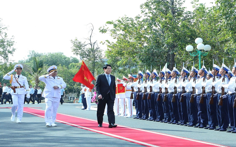 Chủ tịch nước Lương Cường thăm, chúc Tết lực lượng vũ trang đứng chân tại Phú Quốc