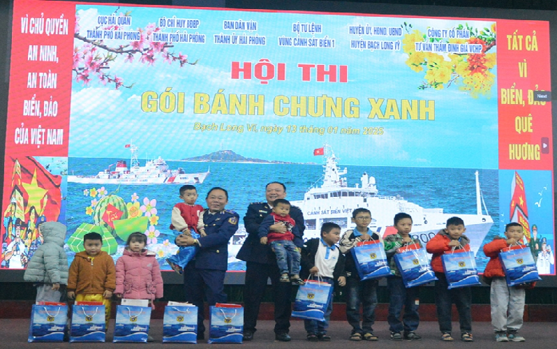 Tết sớm cùng quân và dân huyện đảo Bạch Long Vĩ