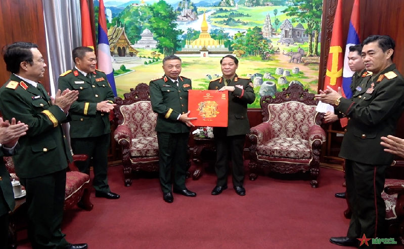 Tăng cường hợp tác công tác Đảng, công tác chính trị giữa quân đội hai nước Việt Nam - Lào