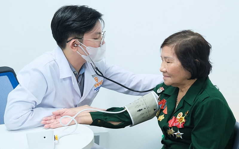 VNVC tiêm miễn phí 5.000 liều vaccine cúm cho các cựu chiến binh, người có công với cách mạng